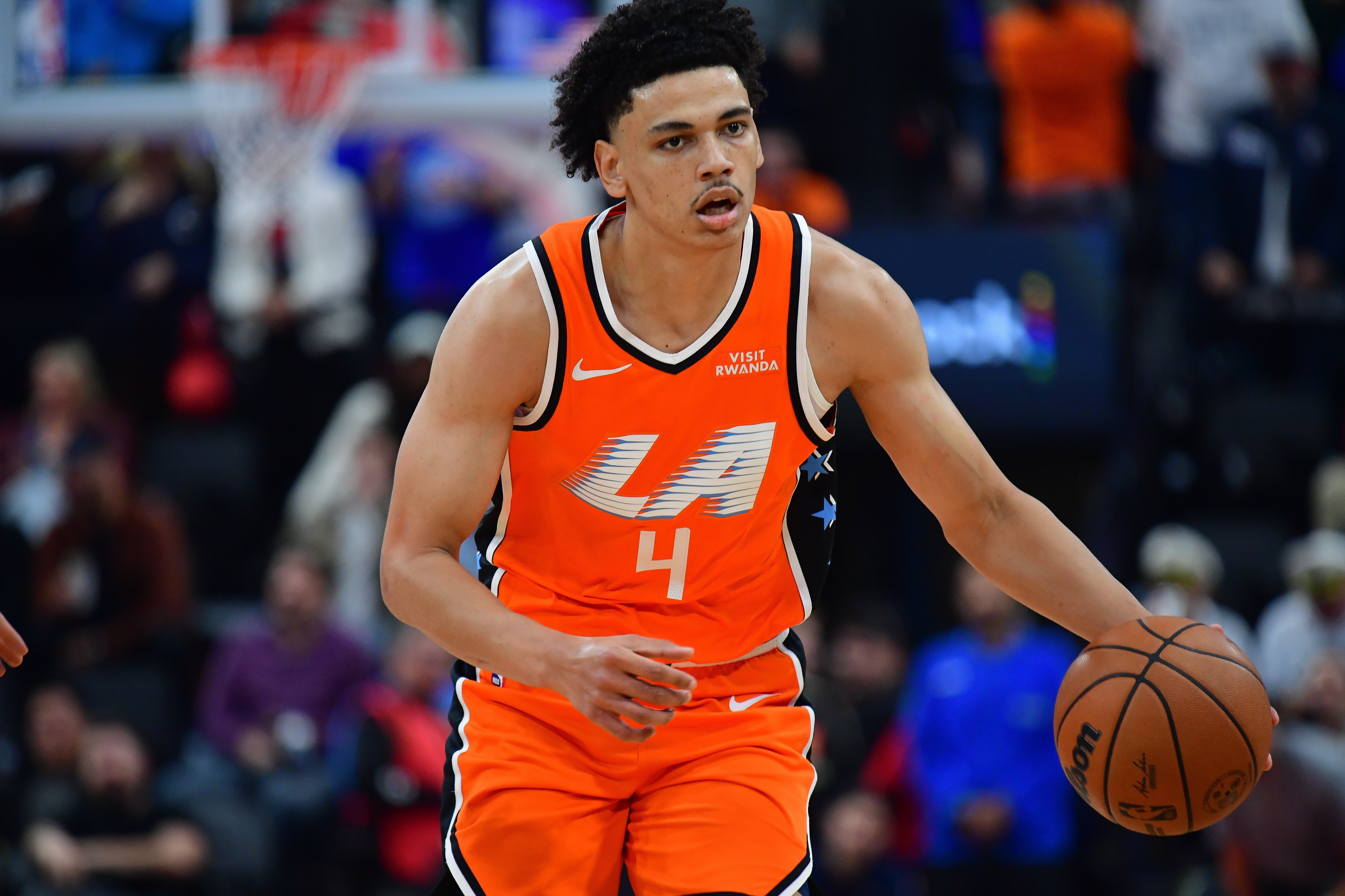 开云体育官网-船记：科比·桑德斯将顶替小卡首发出战 祖巴茨与科林斯出战成疑